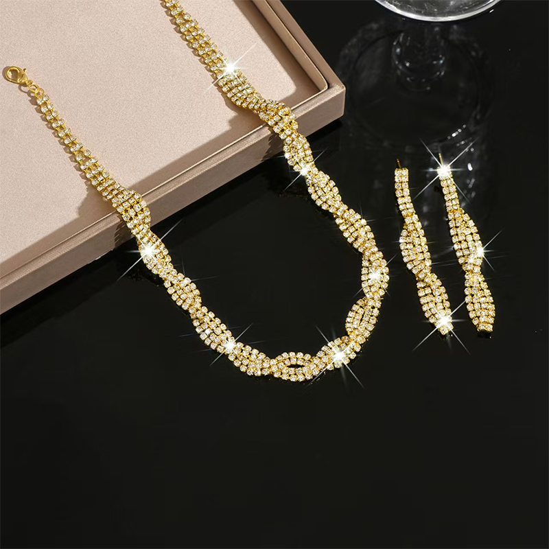 π 48% OFF NOW! β¨ Sparkling Rhinestone Claw Chain Necklace & Earrings Set β Elegant design, brilliant shine & lightweight β Perfect for parties, weddings & daily glamour π