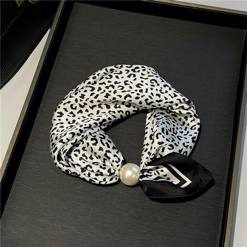 🧣 Pearl Magnetic Closure Scarf Necklace: Elegant 2-in-1 Printed Scarf! ✨