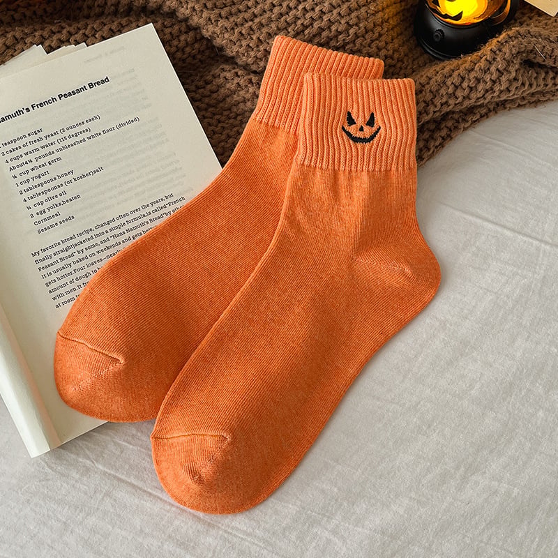 🔥🔥🔥Split price down to £2.17 each🎃Halloween Embroidered Crew Socks🧦