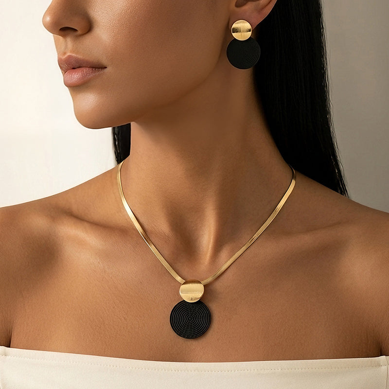 🎁Modern Chic Necklace & Earring Set – Gold finish, geometric design & lightweight – perfect for daily elegance or gifting – includes matching pieces for a polished look 💫