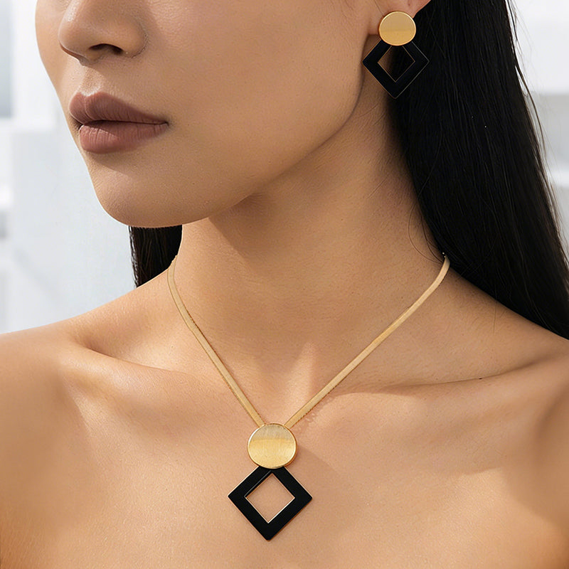 🎁Modern Chic Necklace & Earring Set – Gold finish, geometric design & lightweight – perfect for daily elegance or gifting – includes matching pieces for a polished look 💫