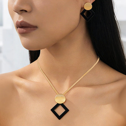 🎁Modern Chic Necklace & Earring Set – Gold finish, geometric design & lightweight – perfect for daily elegance or gifting – includes matching pieces for a polished look 💫