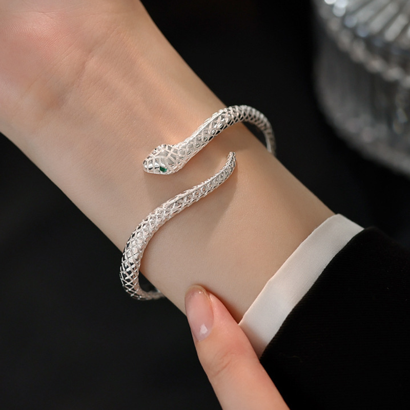 Vintage Snake Bangle Bracelet – Adjustable Open Cuff with Textured Scale Details & Green Eye Accents ✨
